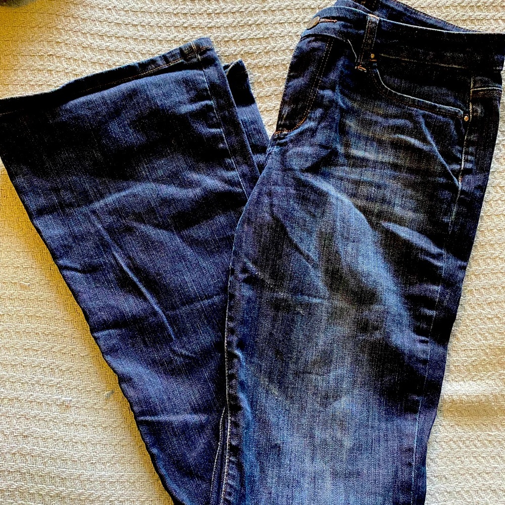 Vintage Joe’s jeans boot leg/ slightly wide leg jeans in excellent condition!